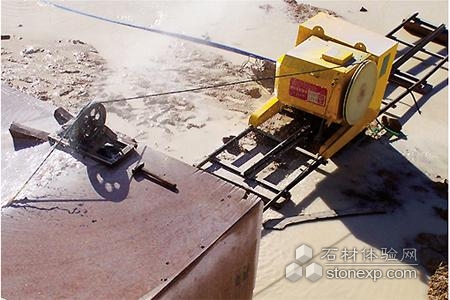 石材機(jī)械介紹：金剛石繩鋸機(jī)