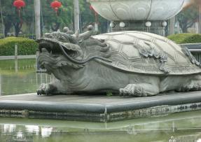 長(zhǎng)安廣場(chǎng)的神龜石材雕塑