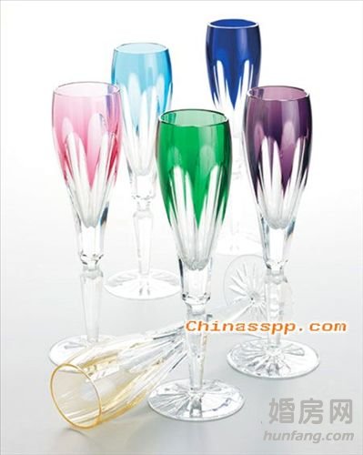 多彩紅酒杯具 浪漫情人節(jié)增添居家別樣情懷(圖)
