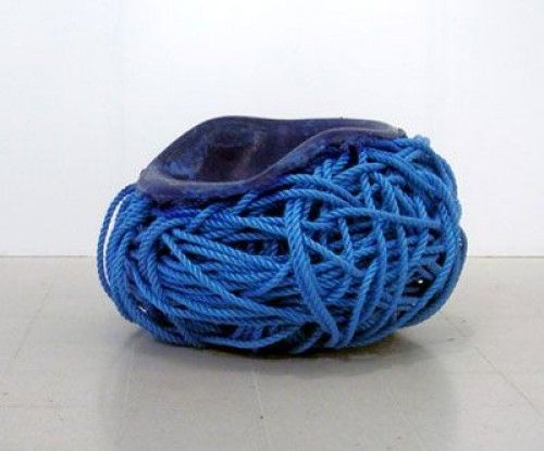 用尼龍繩纏繞成的椅子