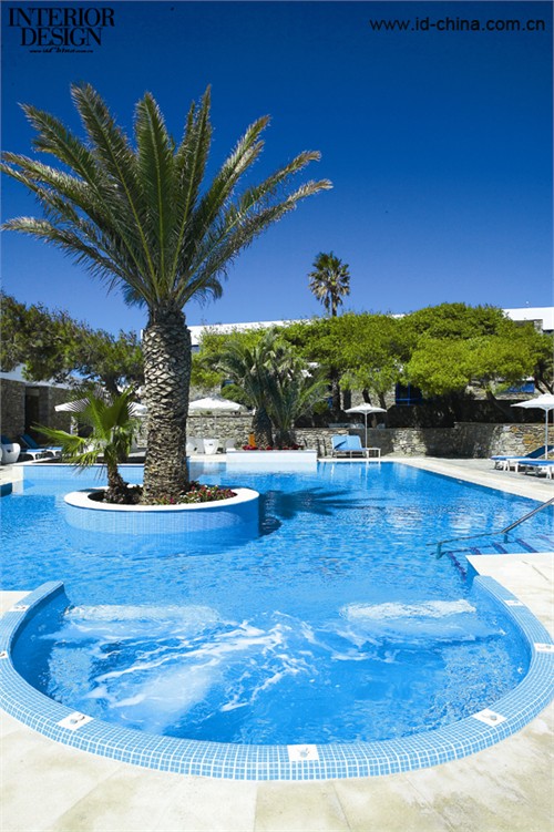 Mykonos Theoxenia露天水療區(qū)。