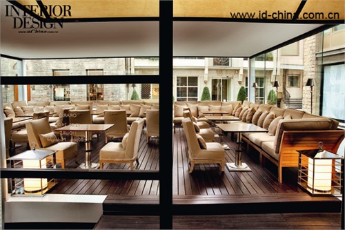 Gallery Hotel Art內(nèi)的餐廳，面向佛羅倫薩安靜的街道。