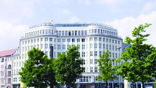東德標(biāo)志性建筑面目全非1