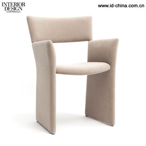 設(shè)計(jì)師Chris Martin為Maroductio家具品牌設(shè)計(jì)“皇冠”系列沙發(fā)-3