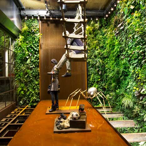 "重播”by Vertical Garden Design